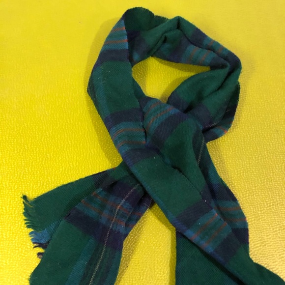 (Free over $15) Small green and blue scarf - Picture 2 of 4
